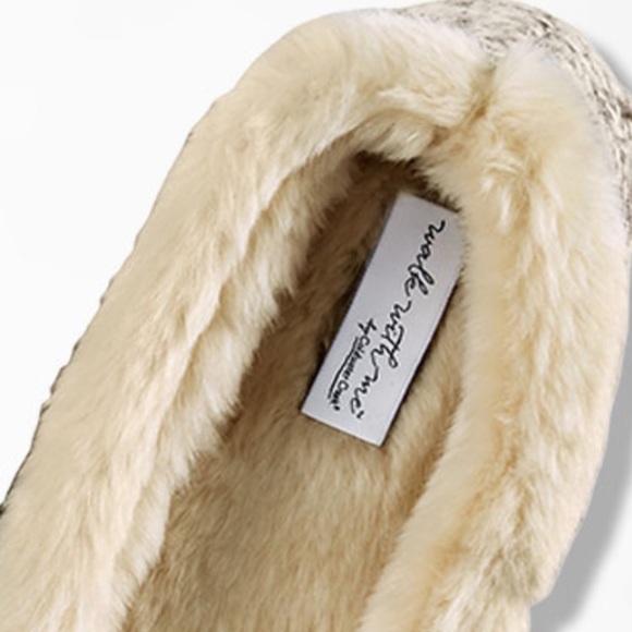 COLDWATER CREEK WALK WITH ME FIRESIDE SLIPPERS - Picture 9 of 12